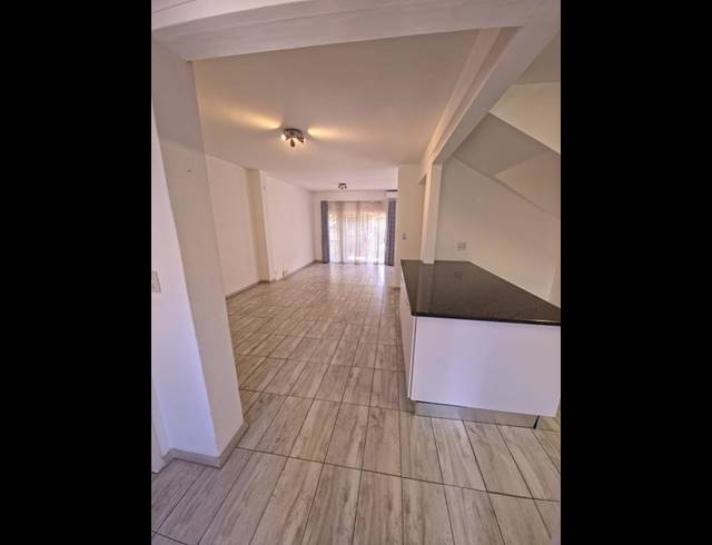 3 BEDROOM TOWNHOUSE FOR SALE IN BRYANSTON